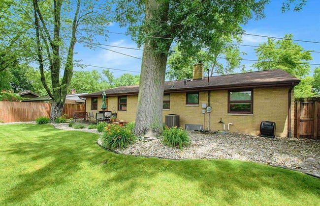 Mid Century Modern 30 Minute Walk to Notre Dame 3 Bedroom 3 Full Bath 2008 - Photo 24