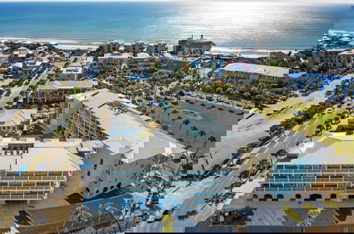 Foto 5 - Steps to Beach w/ View, Pool + Tennis Luxe Top-floor Sea La Vie by Avantstay