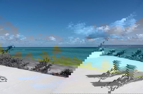 Photo 7 - Caribbean Dream: Secluded Villa With Private Beachfront