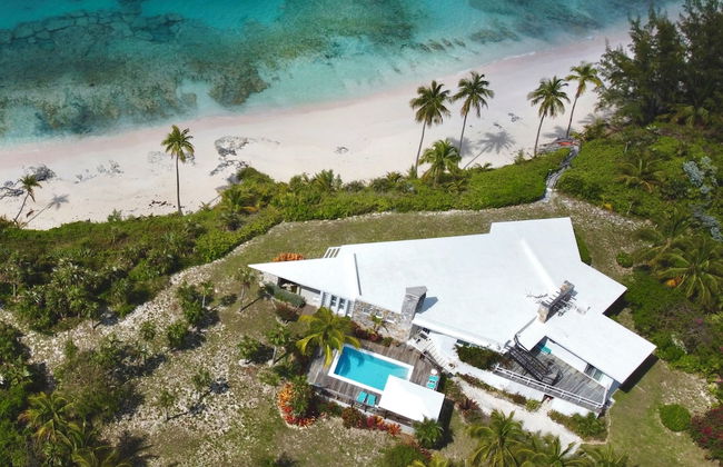Shoreline Serenity: Secluded Coastal Villa - Foto 25