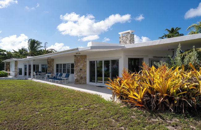 Shoreline Serenity: Secluded Coastal Villa - Foto 21
