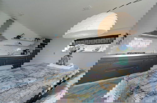 Foto 6 - Beachside Apartment With Balcony