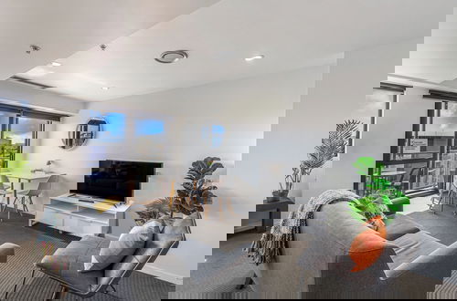Foto 6 - Contemporary 1Br City Escape With Pool & Gym