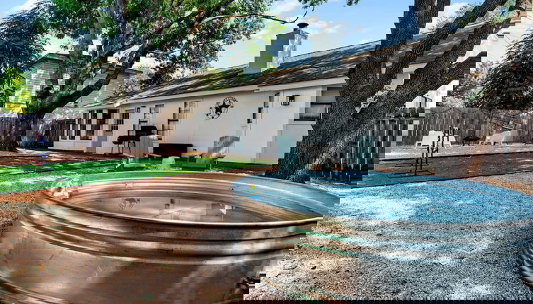 Foto 1 - Charming & Bright W Lounging Pool