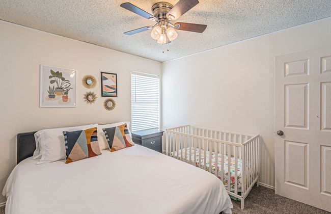 Lux 3-br Garage Gated Yard by The Star Frisco - Photo 40