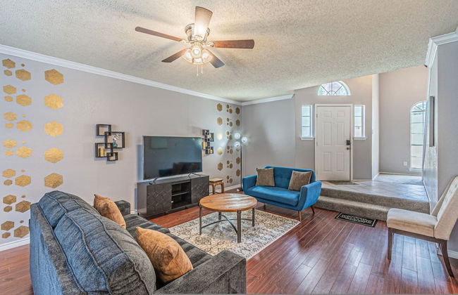 Lux 3-br Garage Gated Yard by The Star Frisco - Photo 1