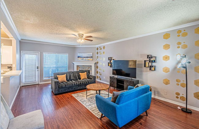 Lux 3-br Garage Gated Yard by The Star Frisco - Photo 3