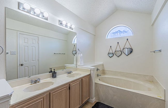 Lux 3-br Garage Gated Yard by The Star Frisco - Photo 43