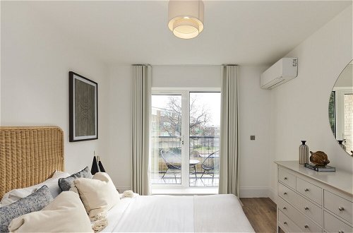 Photo 8 - The Wembley Park Wonder - Charming 2bdr Flat With Balcony