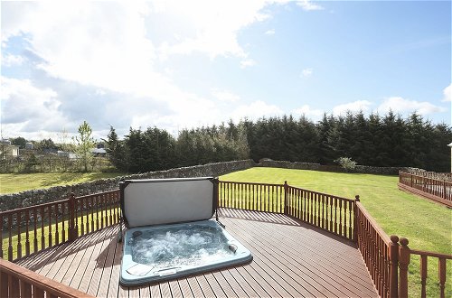 Photo 53 - Altido Greenknowes Farmhouse Retreat 7 Bed With Hot Tub And Bar