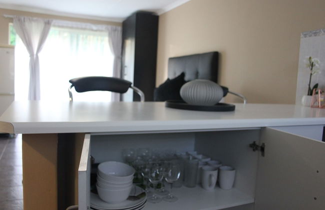 Chic & Serene 1-Bed Haven in Roodepoort - Foto 22