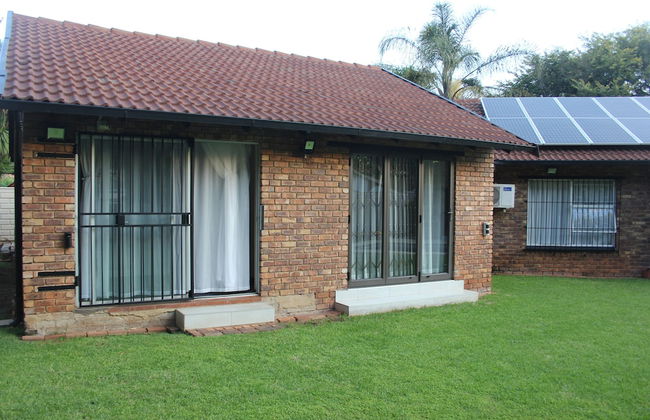 Chic & Serene 1-Bed Haven in Roodepoort - Foto 41