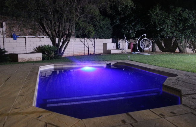 Chic & Serene 1-Bed Haven in Roodepoort - Foto 35
