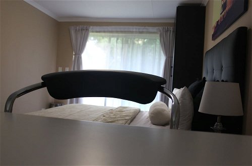 Photo 8 - Chic & Serene 1-Bed Haven in Roodepoort