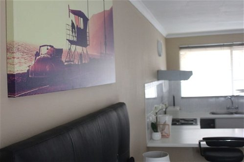 Foto 13 - Chic & Serene 1-Bed Haven in Roodepoort