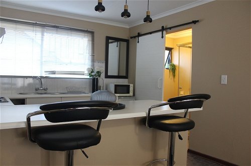 Photo 17 - Chic & Serene 1-Bed Haven in Roodepoort