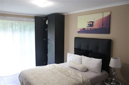 Foto 6 - Chic & Serene 1-Bed Haven in Roodepoort