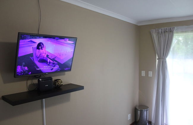 Chic & Serene 1-Bed Haven in Roodepoort - Foto 26