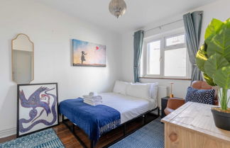 Photo 2 - Serene 2BD Flat W/private Patio Old Street