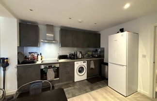 Photo 3 - Spacious 1BD Flat W/balcony - London Fields