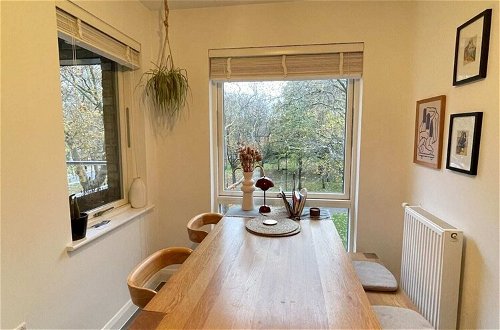 Photo 12 - Central & Modern 1BD Flat With Balcony, Hackney