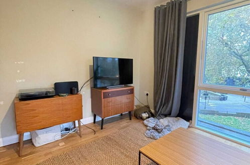 Photo 3 - Central & Modern 1BD Flat With Balcony, Hackney