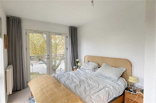 Photo 1 - Central & Modern 1BD Flat With Balcony, Hackney