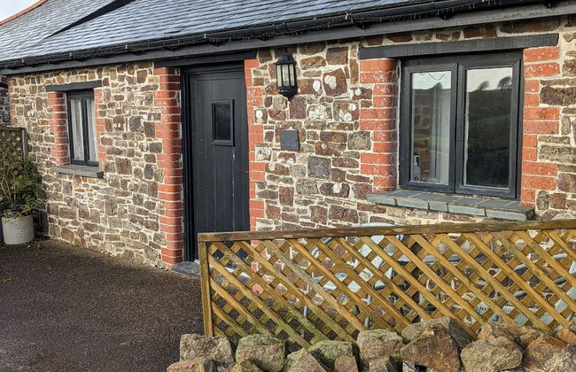 Elegant and Secluded 1-bed Cottage Near Bideford - Photo 13