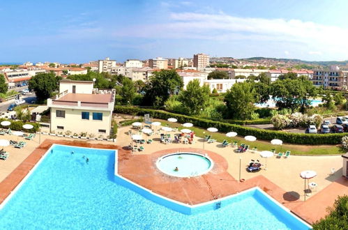 Photo 9 - Residence with pool in San Vincenzo