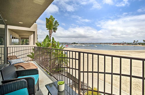 Foto 1 - Bright, Updated Townhome w/ Mission Bay View