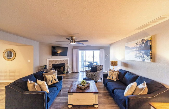 Lazy L at the Lake Chic 3 BDR Condo w/ Boat Slip - Foto 10