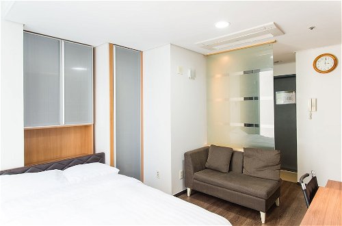 Foto 5 - Brown Suites Hotel Sinchon Central