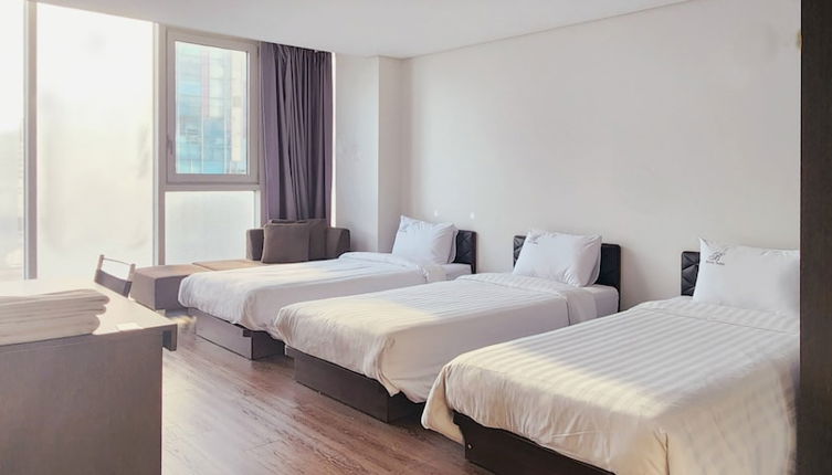 Photo 1 - Brown Suites Hotel Sinchon Central