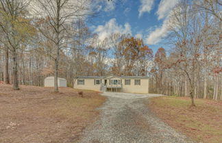 Foto 1 - Peaceful Six Mile Vacation Home w/ Fire Pit