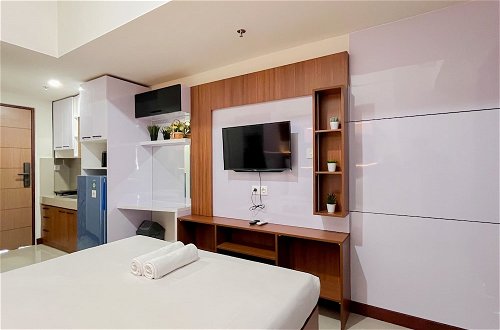 Photo 2 - Modern And Best Deal Studio Vida View Makassar Apartment