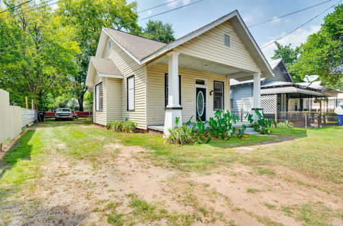 Photo 3 - Quaint Columbus Getaway w/ Patio & Large Yard