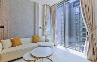Foto 1 - Luxury StayCation - Stylish Apartment With Balcony And City Views