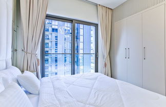 Photo 3 - Luxury StayCation - Stylish Apartment With Balcony And City Views