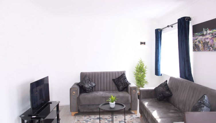 Photo 1 - Stunning 3 Bedrooms Flat in Harlow