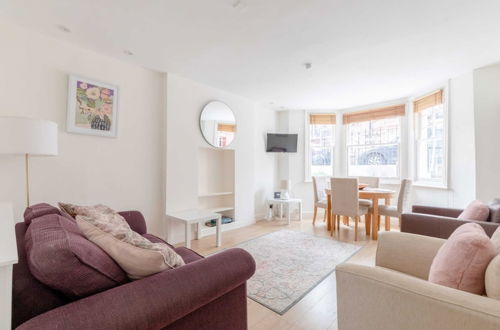 Photo 18 - Beautifully Presented 2BD Flat W/patio- Kensington