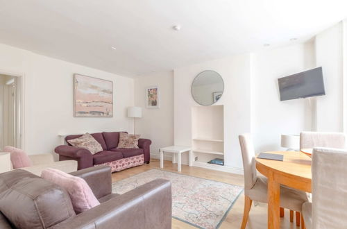 Foto 16 - Beautifully Presented 2BD Flat W/patio- Kensington