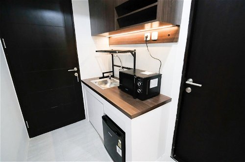 Foto 16 - Modern And Simple Studio (No Kitchen) Apartment At Suncity Residence