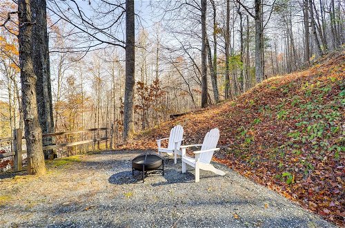 Photo 10 - Peaceful Spruce Pine Cabin w/ Fire Pit