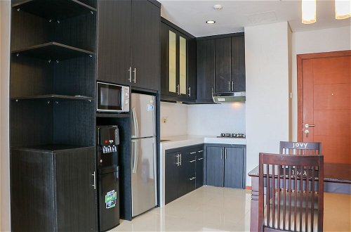 Photo 13 - Full Furnished With Comfort Design 2Br Apartment At Thamrin Residence