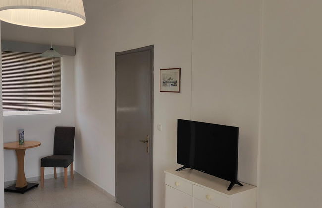 Lefteris Spacious APT Near Ialysos Beach - Photo 16