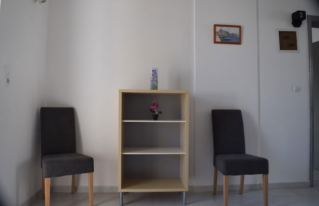 Lefteris Spacious APT Near Ialysos Beach - Photo 9