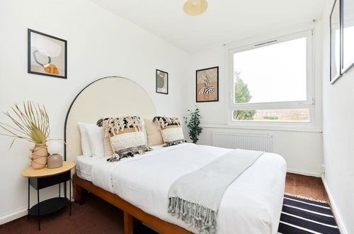 Photo 3 - The Kennington Park Crib - Lovely 2bdr Flat With Garden