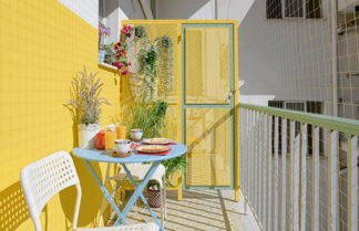 Photo 2 - Comfy Sunny Flat w h Balcony Center up to 8ppl