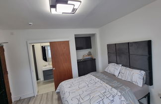 Photo 1 - St Albans Stylish Suite With Kitchenette