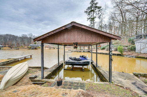 Photo 15 - Rustic Valley Cottage w/ Boathouse on Lake Harding